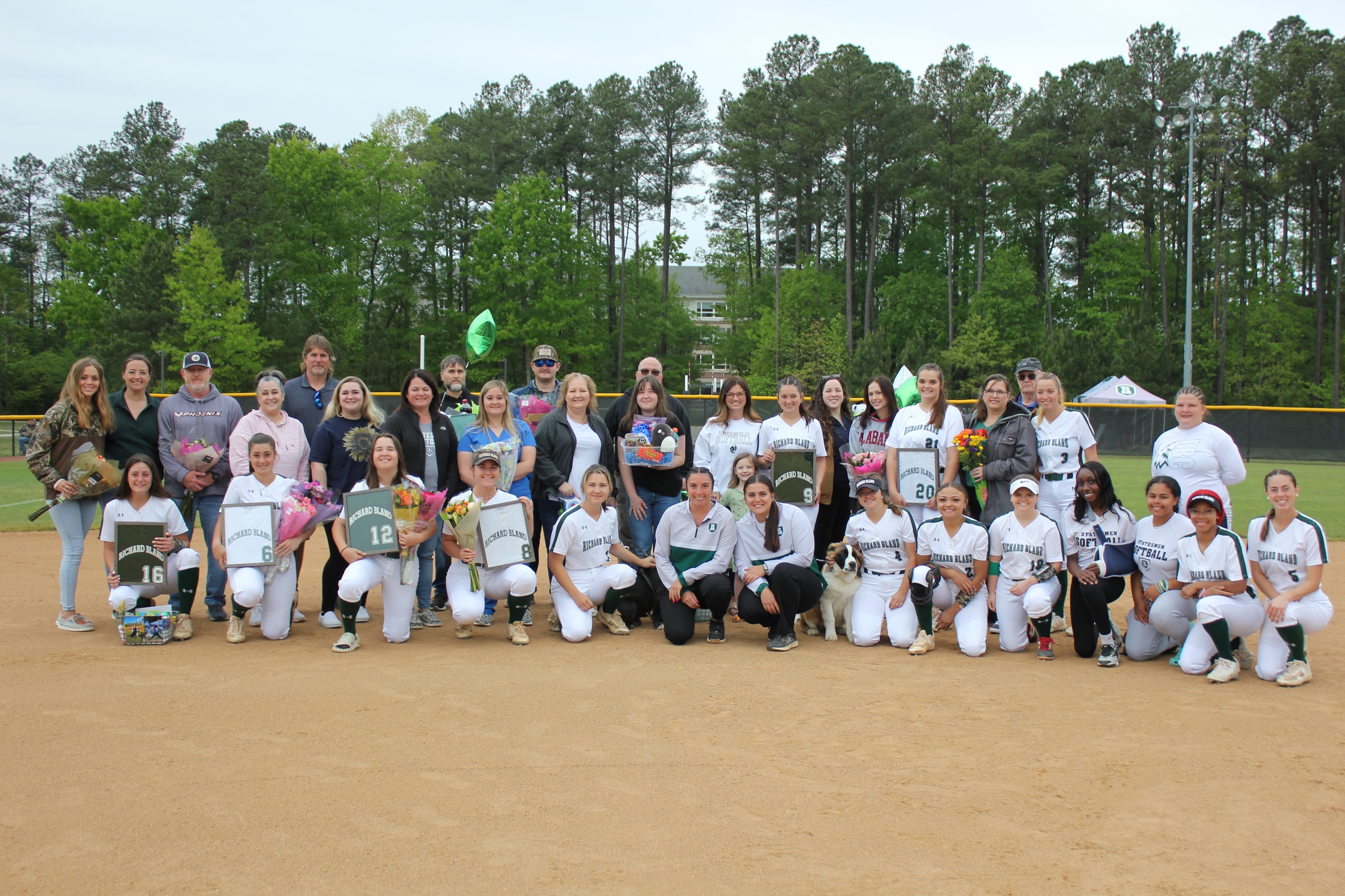 Softball Celebrates Sophomore Day Against Dolphins