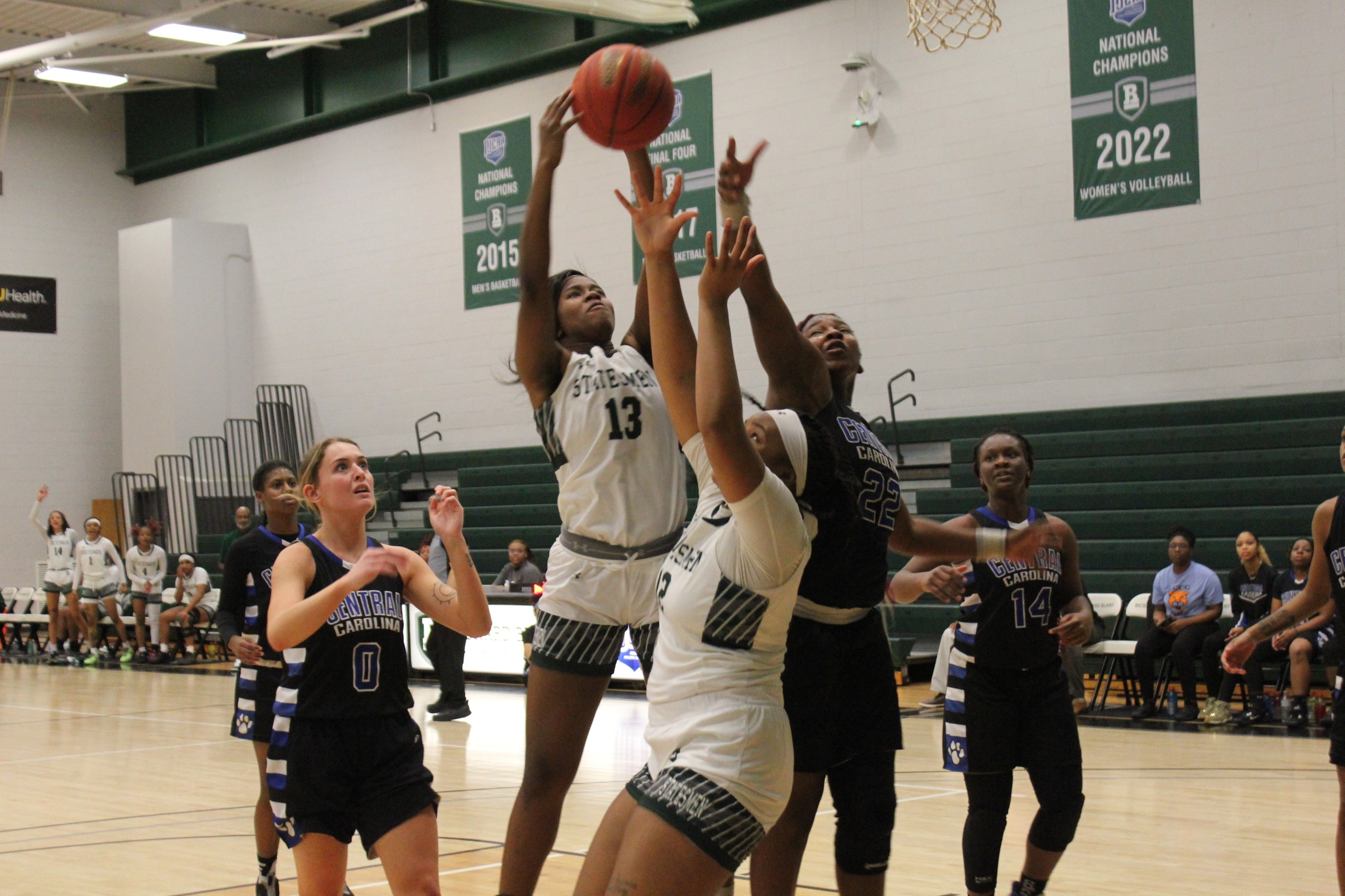 Women’s Hoops Picks Up Two Conference Wins on the Road