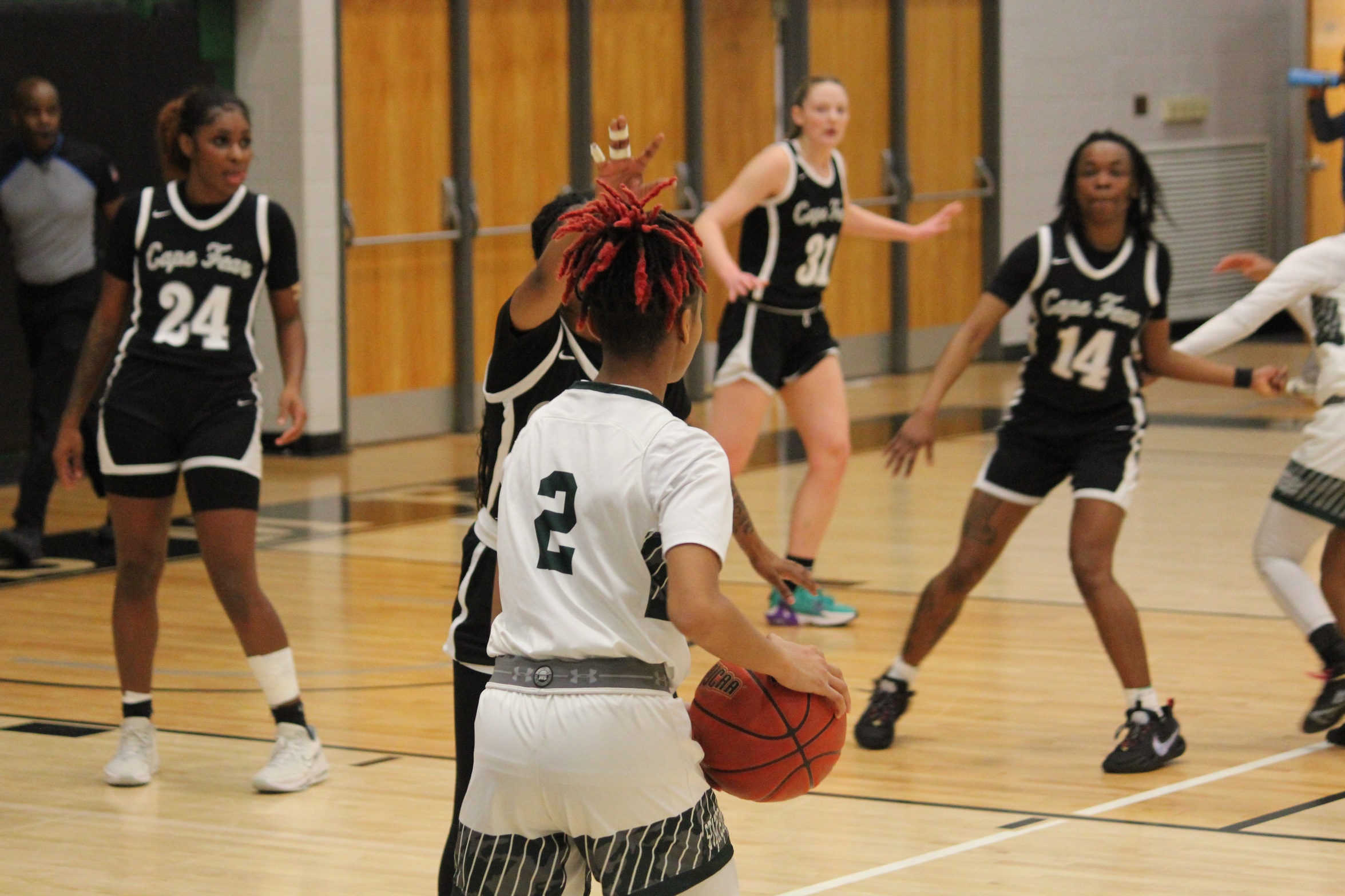 Matthews Leads Women’s Hoops to Two Conference Wins