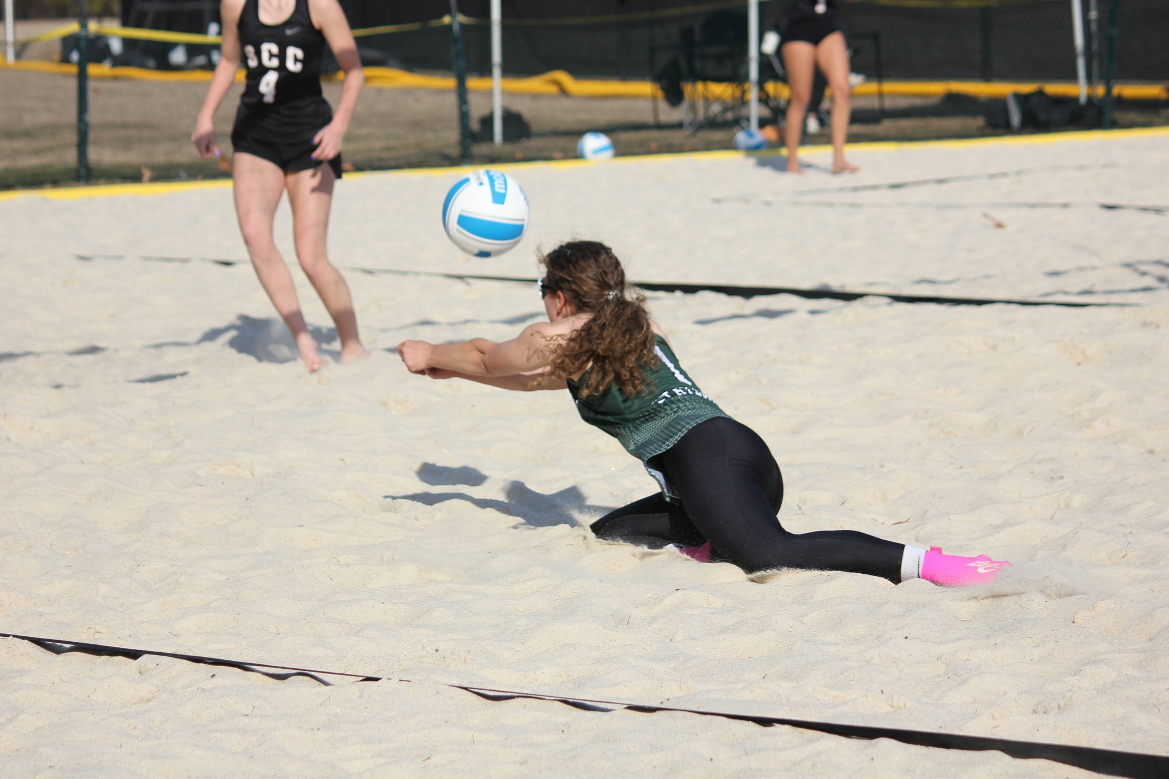 Beach Volleyball Ends the Week 6-0
