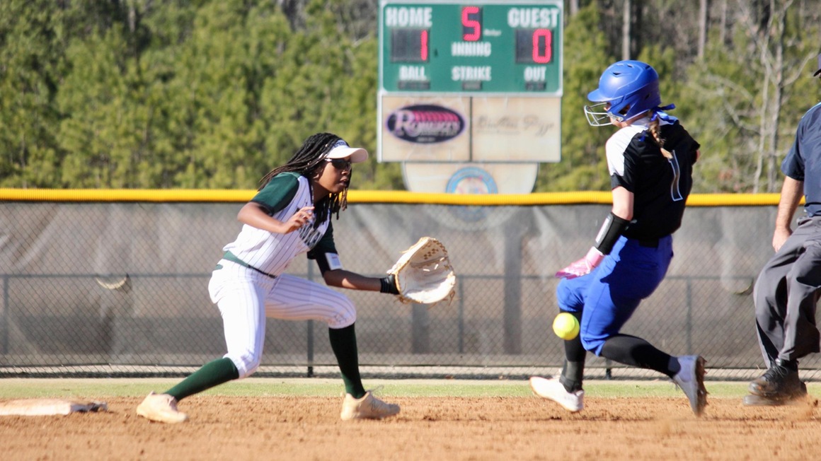 Softball Drops Non-Conference Games Against Hurricanes and Cardinals