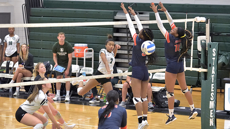 Five Straight Wins for Women's Volleyball