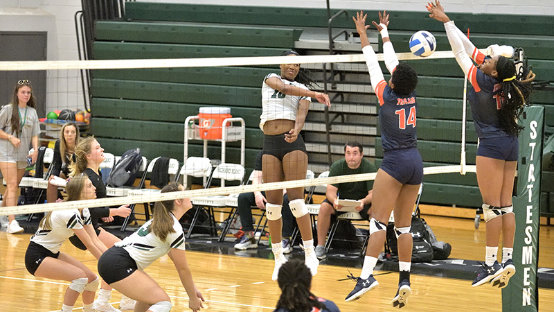 Women's Volleyball Rolls on in South Carolina